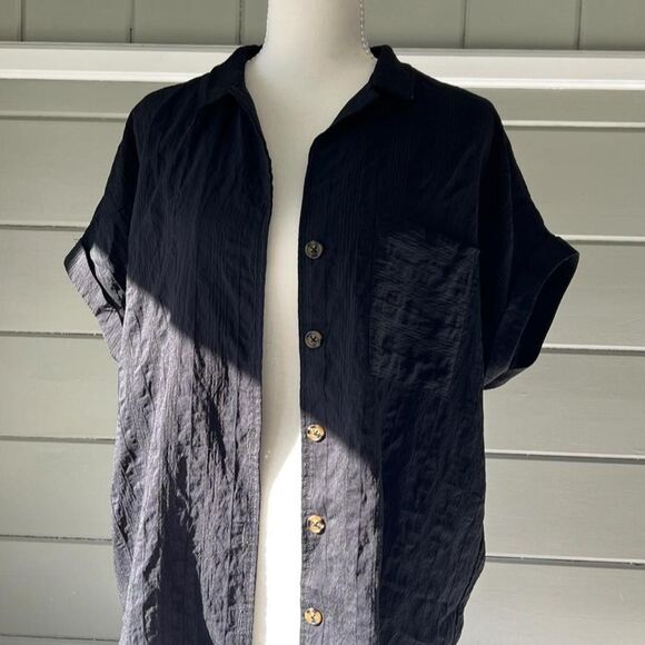 Source Unknown Tops - Unbranded Women's Black and Navy Shirt
